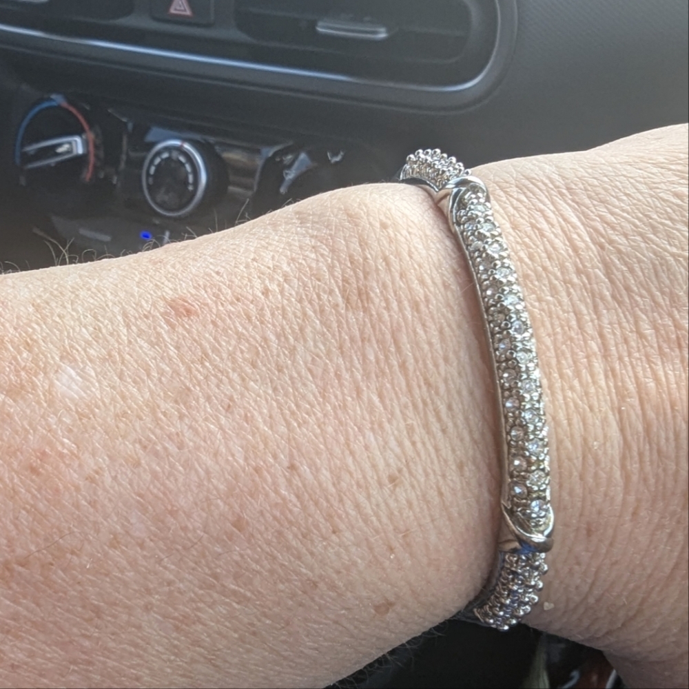 Avon NR Signed Elegant Silver and And Clear Rhynstones, Crystal Bracelet.